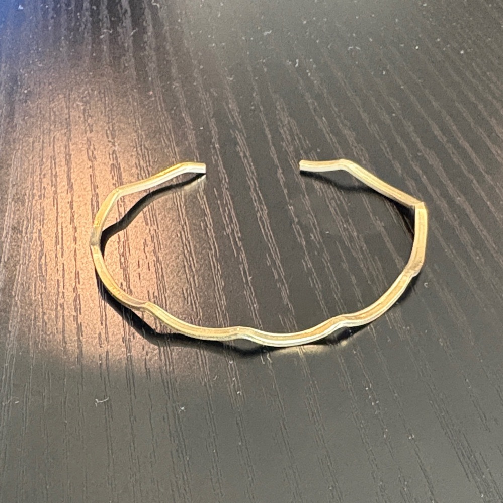 Gold Wavy Bracelet